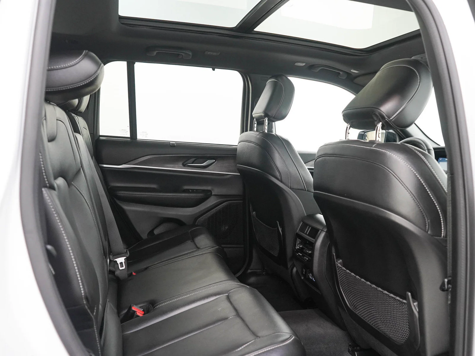 Used 2024 Bright White Clearcoat Jeep Limited image 14
