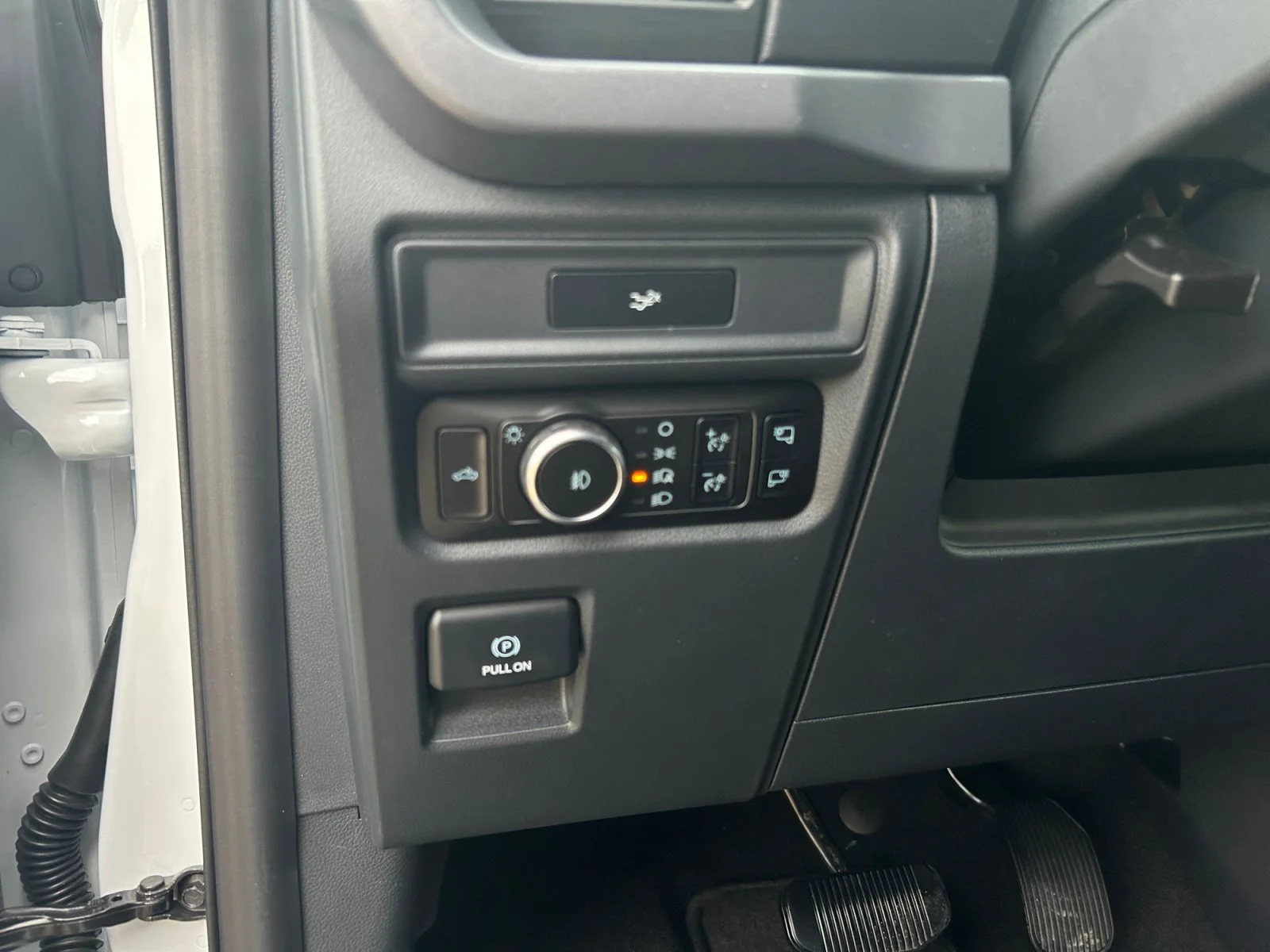 New 2026 Oxford White Ford XLT image 16