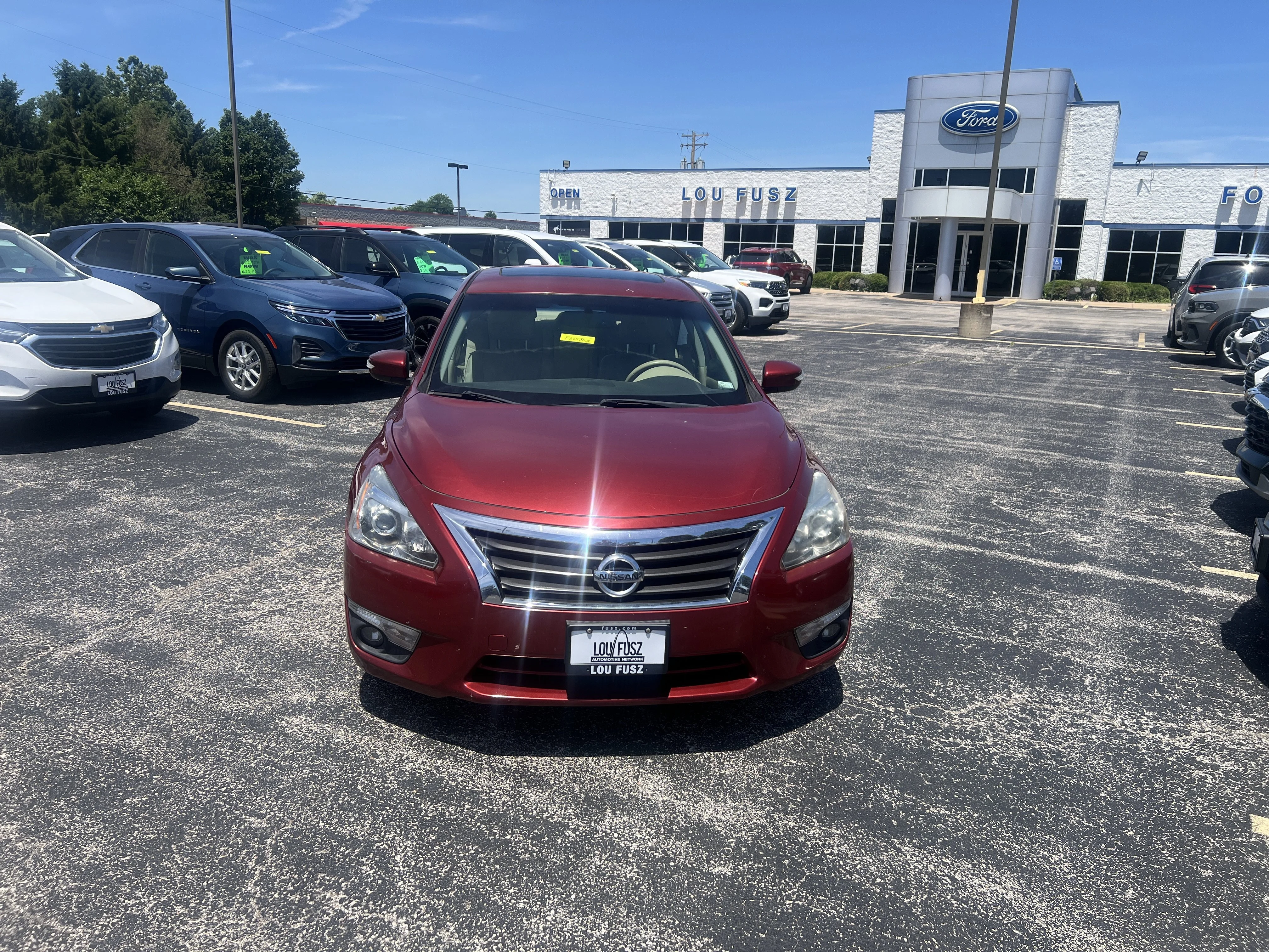 Used 2014 Cayenne Red Metallic Nissan 2.5 SL image 3