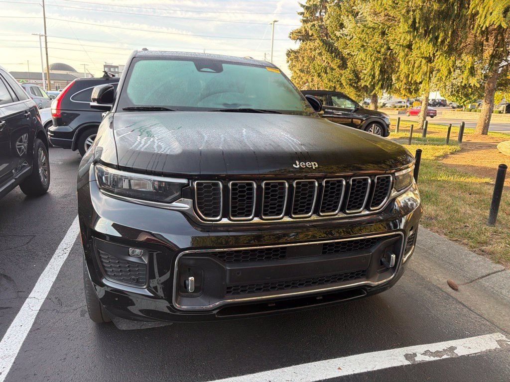 Used 2022 Diamond Black Jeep Overland image 5