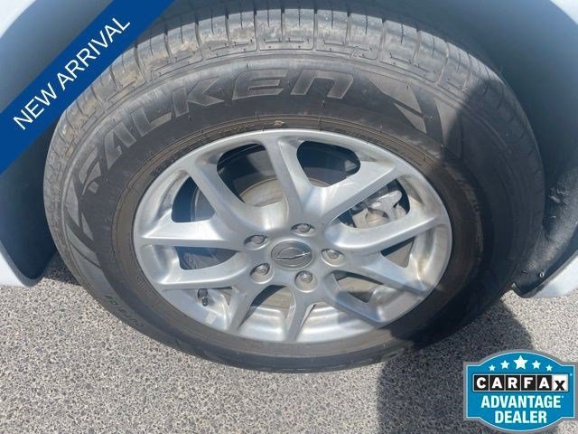 Used 2022 Bright White Clearcoat Chrysler Touring L image 16