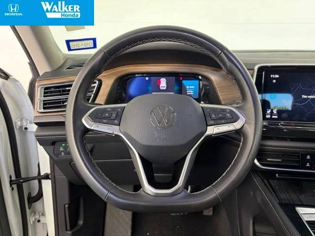 Used 2025 Pure White Volkswagen 2.0T SE w/Technology image 32