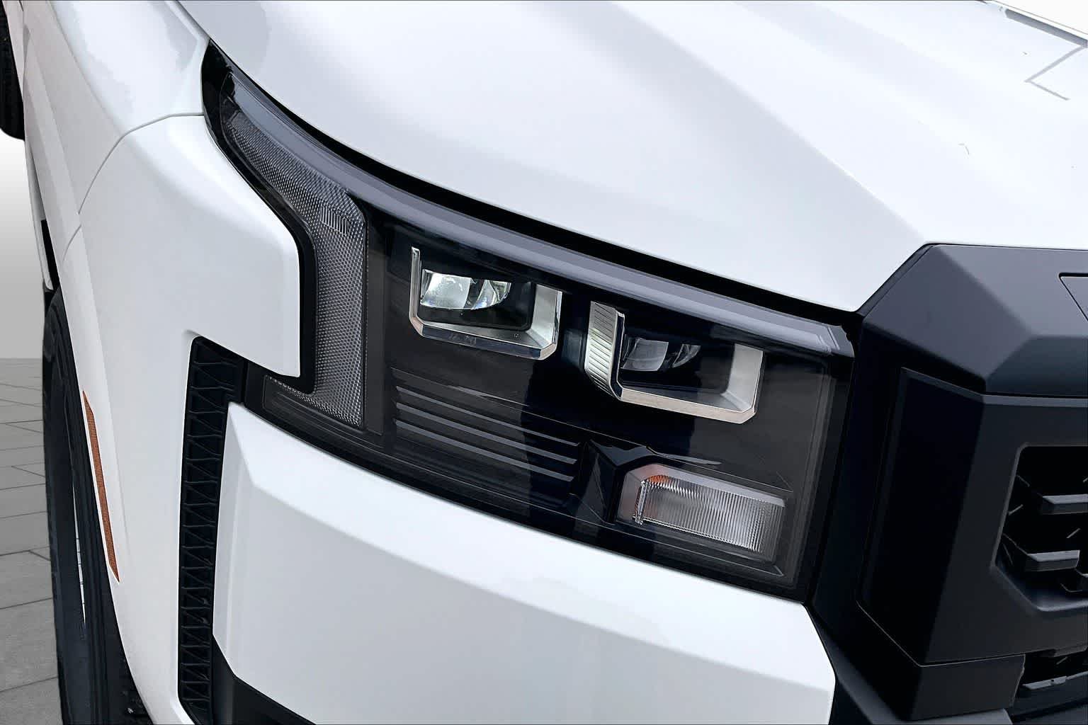 New 2026 Glacier White Nissan S image 18