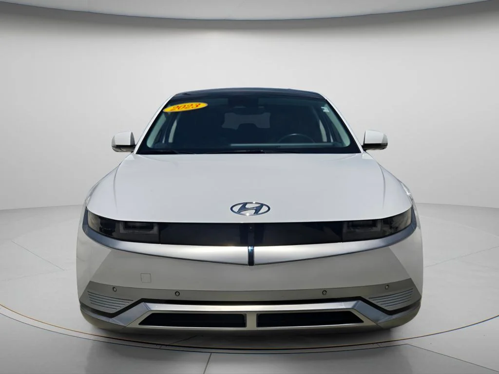 Used 2023 White Hyundai Limited image 4