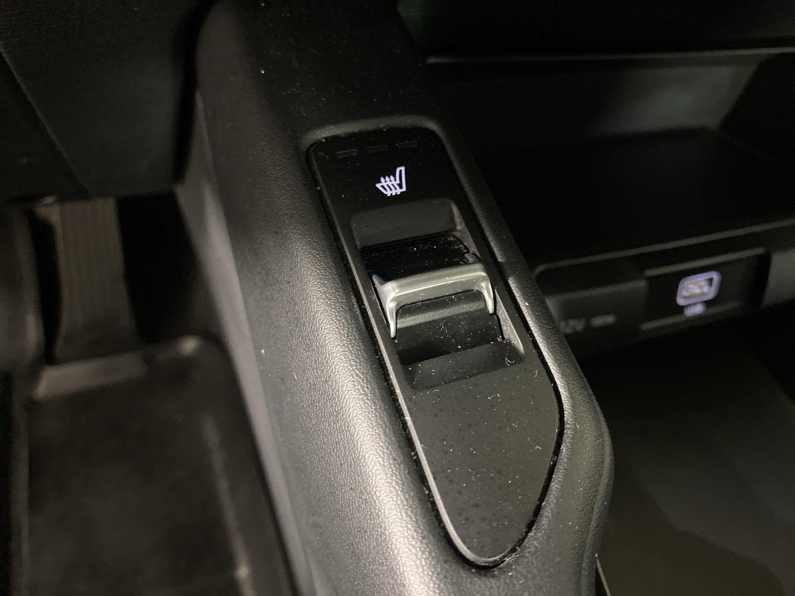 Used 2020 Snow White Pearl Kia  image 20