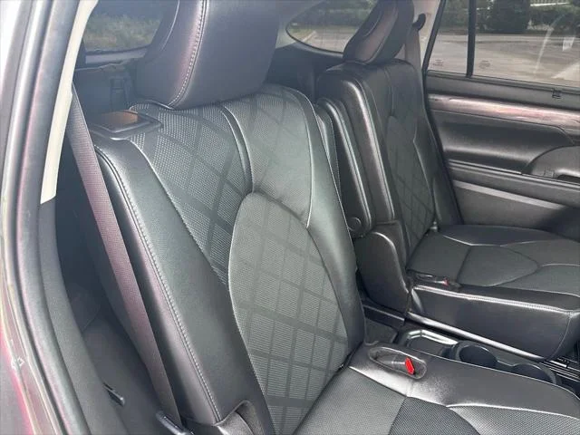 2024 Toyota Highlander Platinum - Photo 42