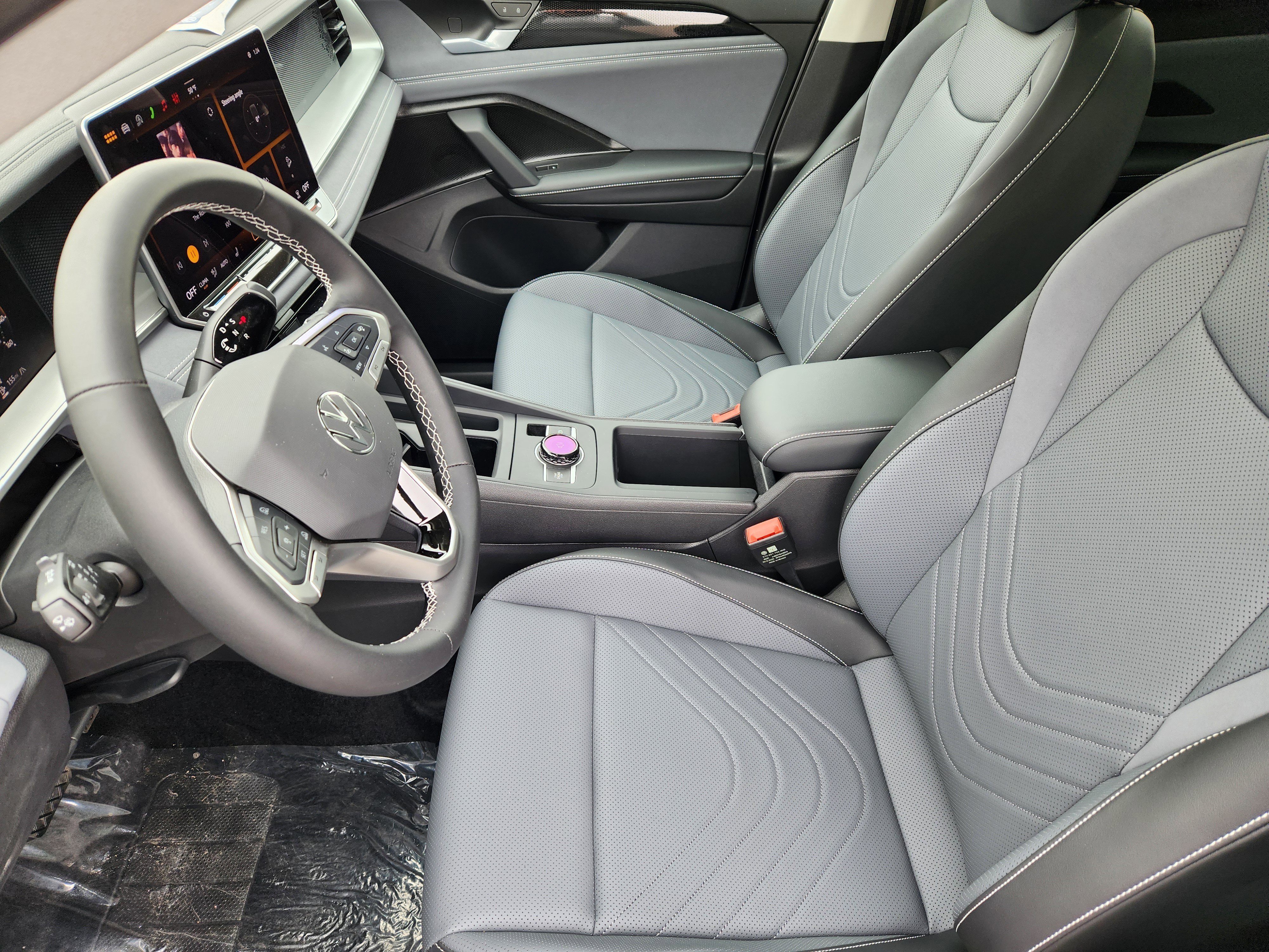 New 2026 White Volkswagen 2.0T SE image 10