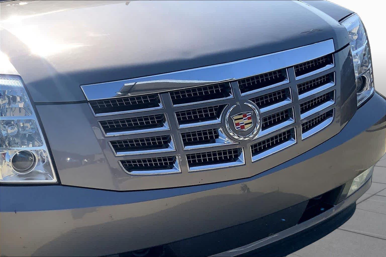 Used 2014 Mocha Steel Metallic Cadillac Luxury image 26