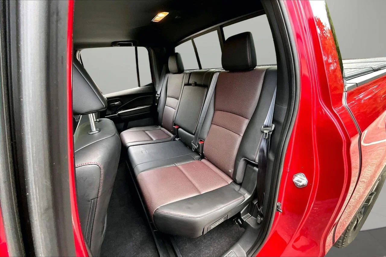 Used 2025  Honda Black Edition image 22