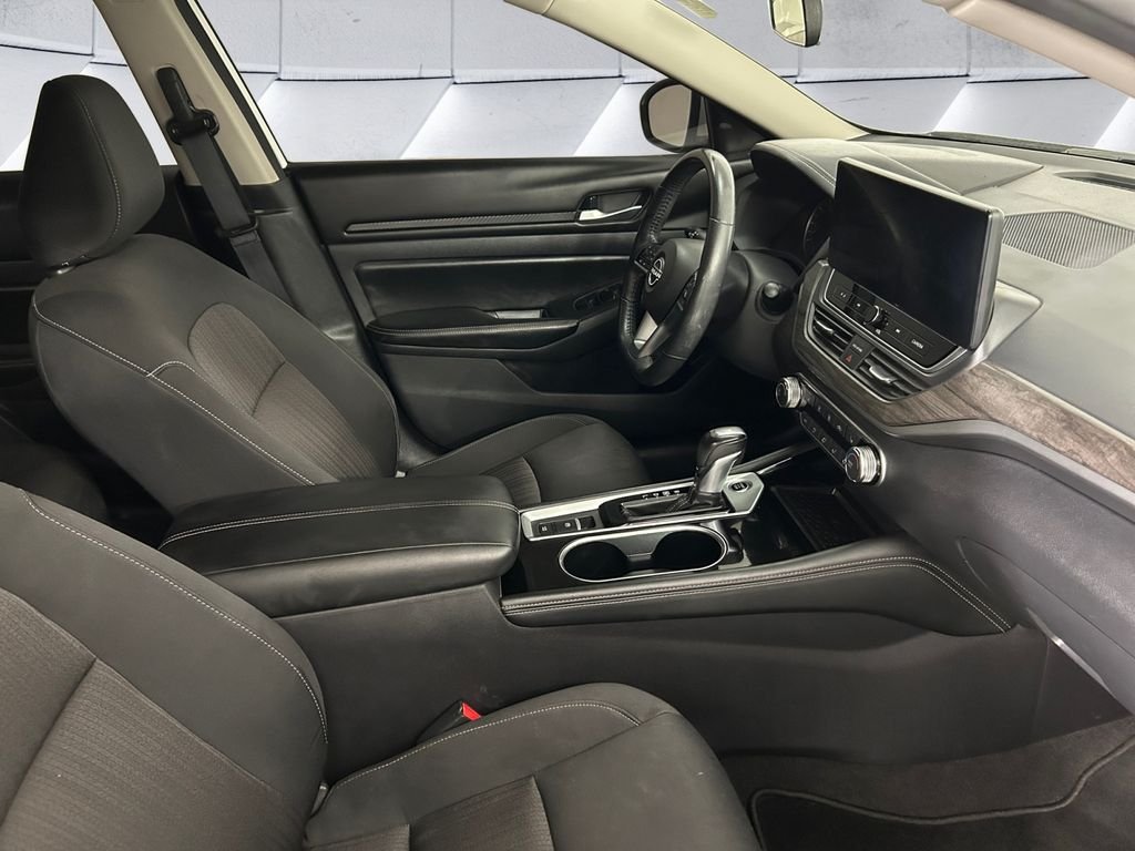 Used 2024 White Nissan 2.5 SV image 13