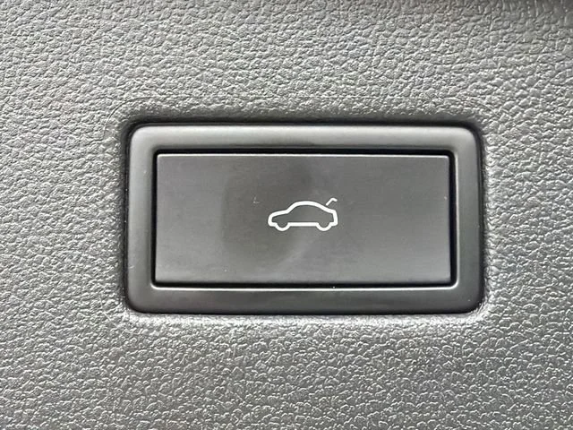 Used 2022 White Volkswagen 2.0T SE image 19