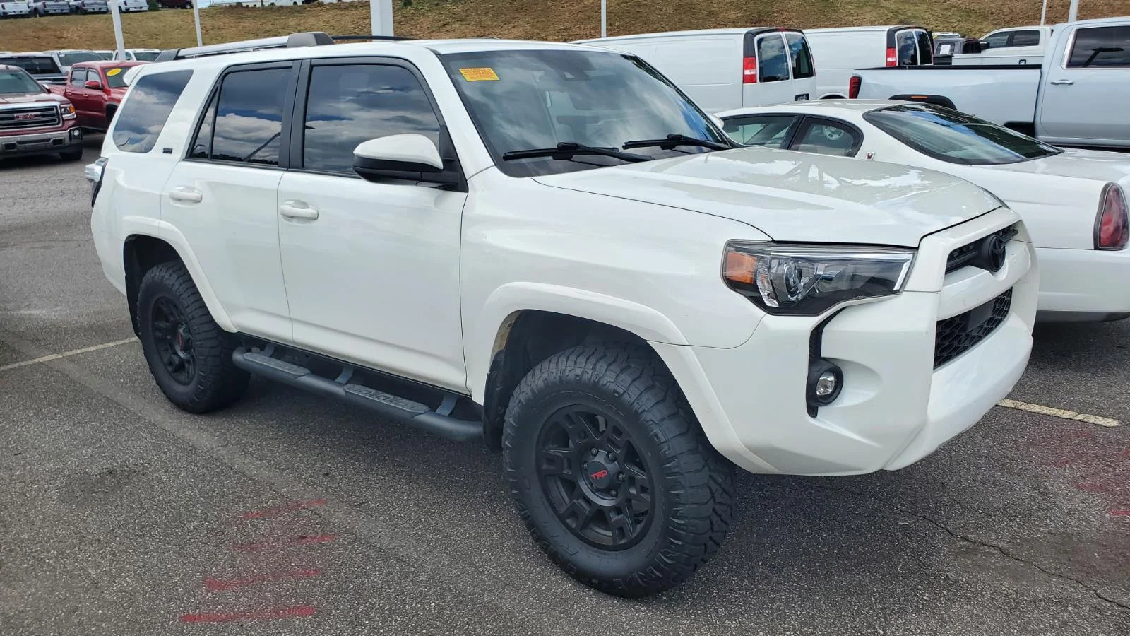 Used 2022 Super White Toyota SR5 image 2