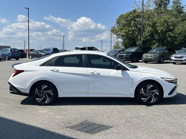 Used 2025 White Hyundai SEL Sport image 20