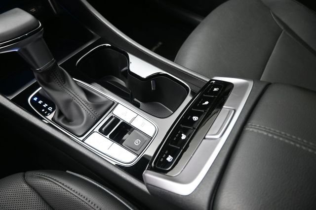 Used 2023 Beige Hyundai Limited image 9