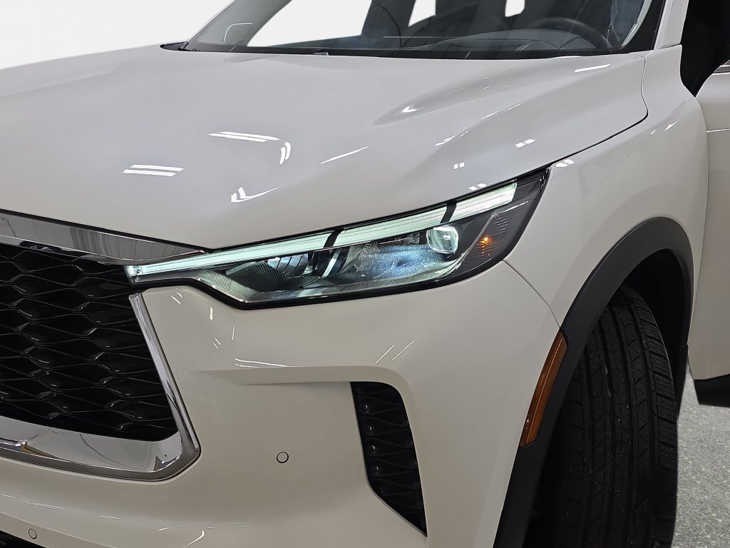 Certified Used 2023 Majestic White INFINITI LUXE image 28