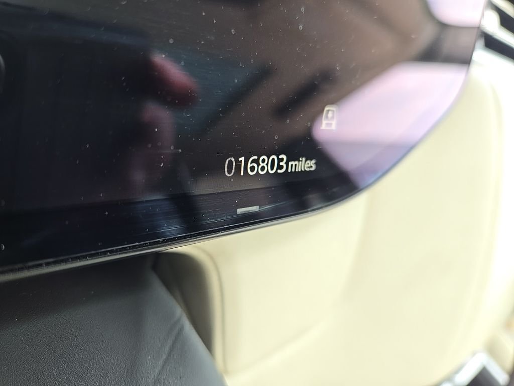 Used 2024 Icy White SV Bespoke Special Effect Gloss Land Rover Autobiography image 14