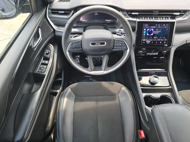 Used 2024 Baltic Gray Metallic Clearcoat Jeep Altitude X image 4
