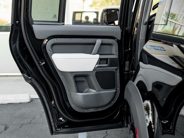 New 2025 Santorini Black Land Rover S image 20