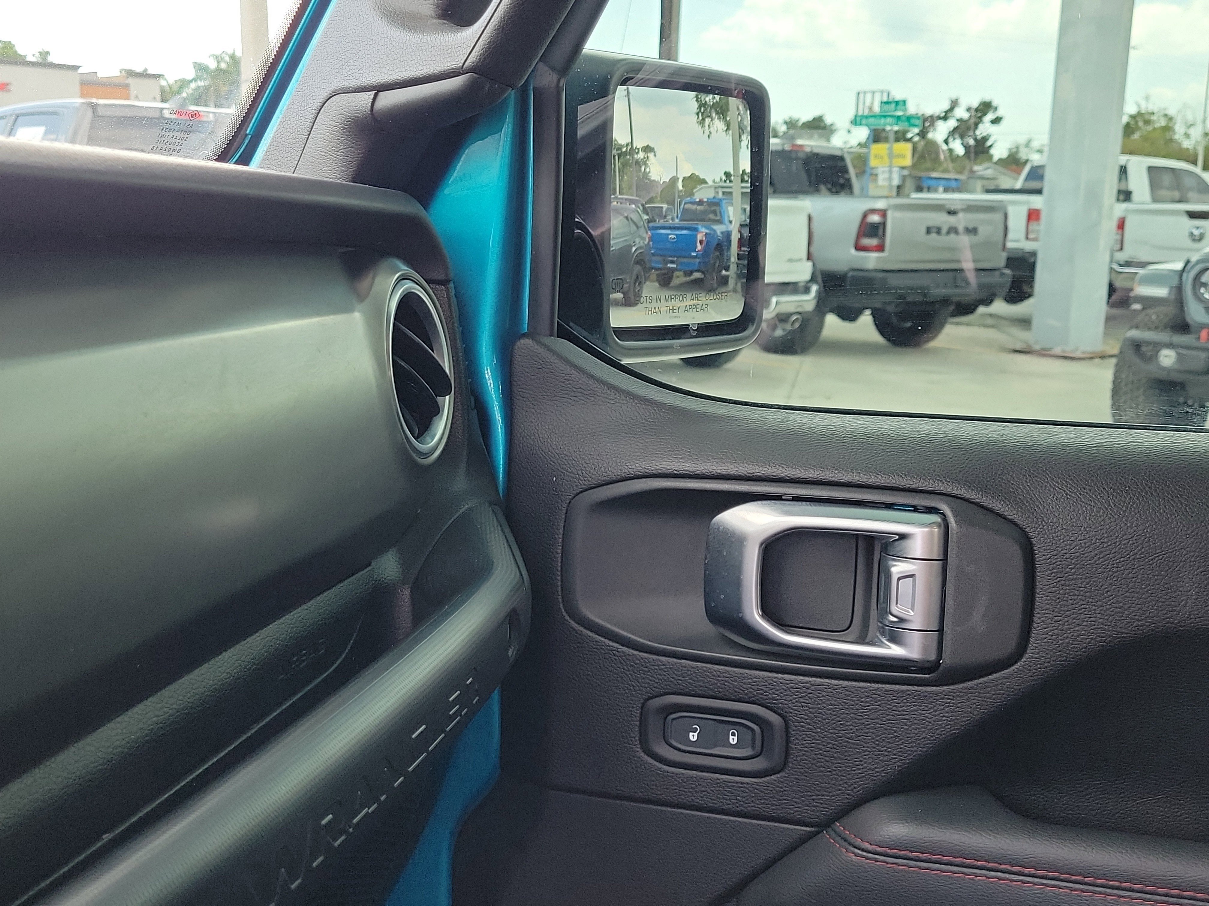 Used 2019 Bikini Pearlcoat Jeep Rubicon image 30