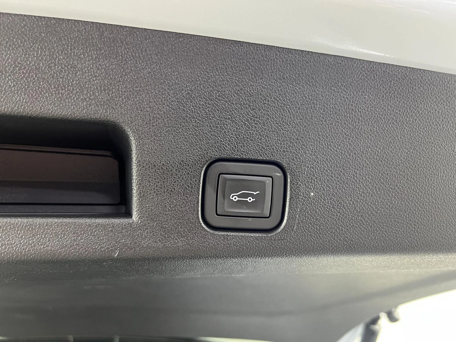 Used 2026 Polar White Tricoat Chevrolet AWD LT image 48