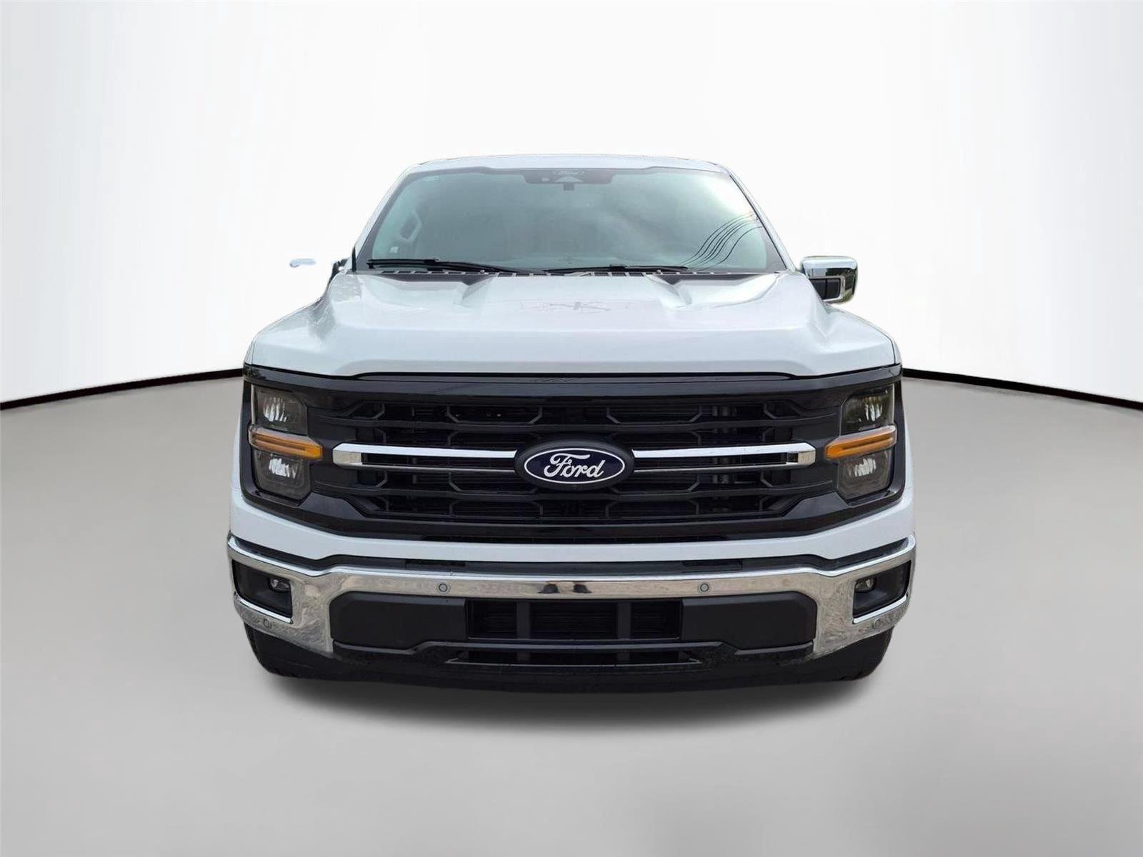 New 2026 Oxford White Ford XLT image 2