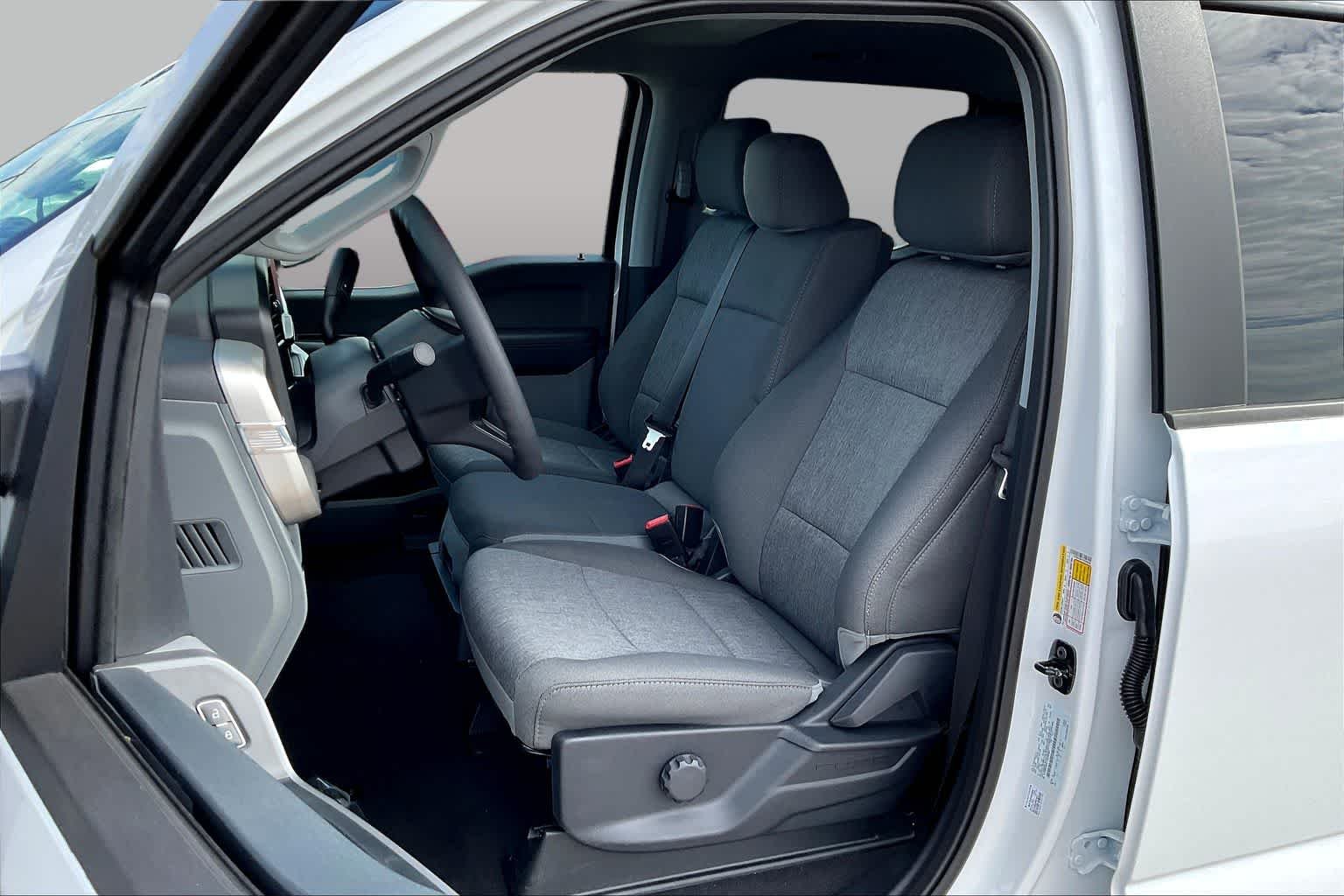 New 2026 Oxford White Ford F-350® XL image 9