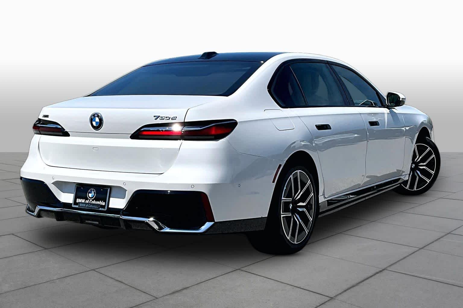 2025 BMW 7 Series 750e - Photo 12