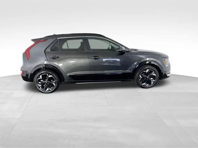 Used 2023 Gray Kia Wind image 6