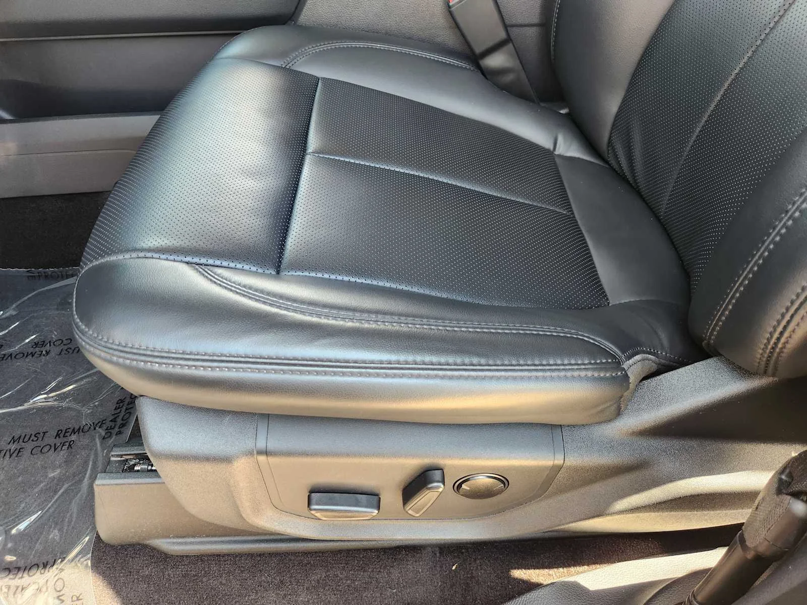 Used 2023 Agate Black Metallic Ford XLT image 22