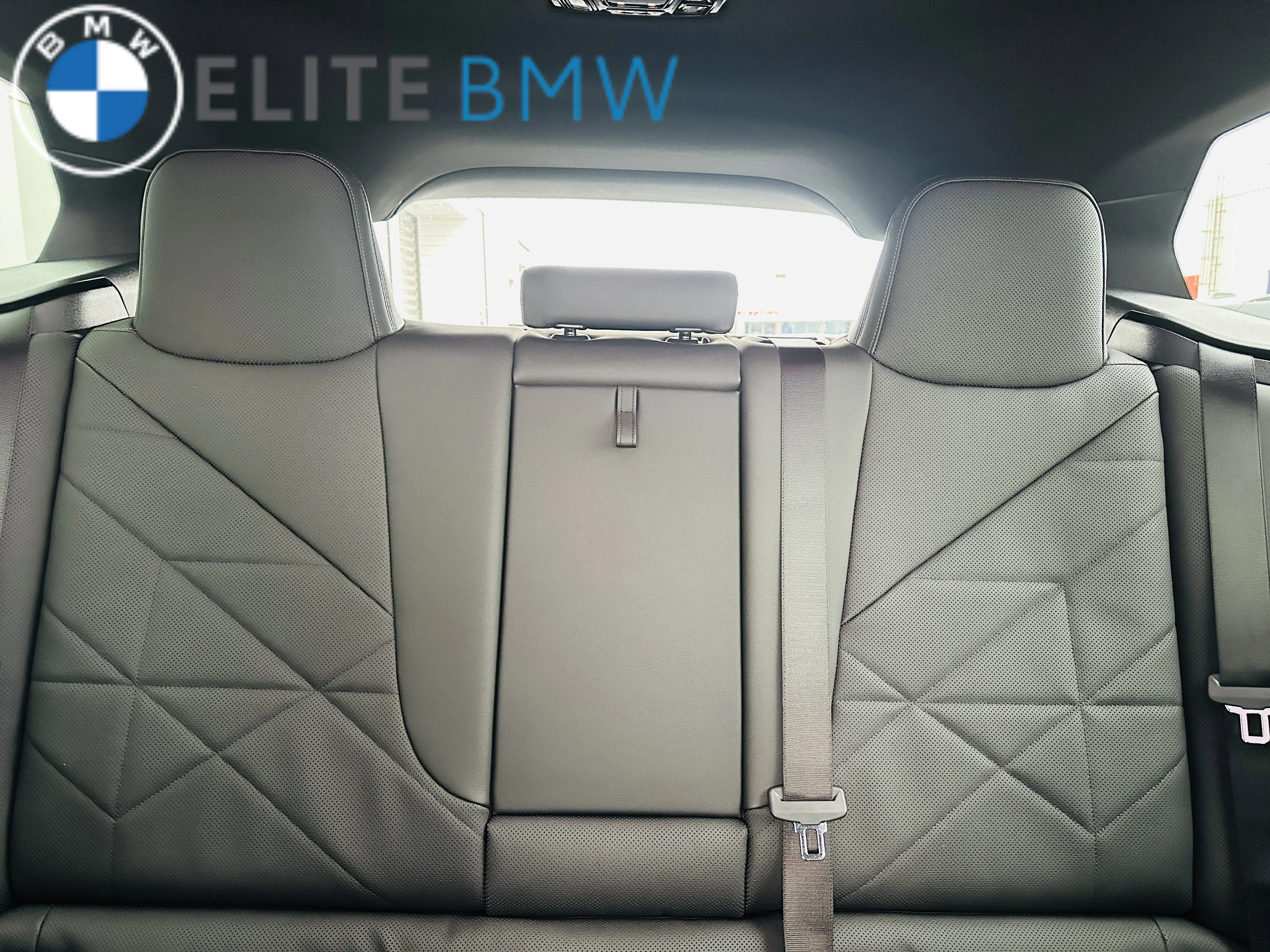 Used 2026 BLACK SAPPHIRE METALLIC BMW XDRIVE60 image 23