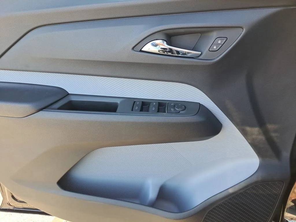 2027 Chevrolet Bolt RS - Photo 16