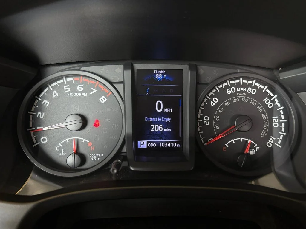 Used 2019 White Toyota SR image 17
