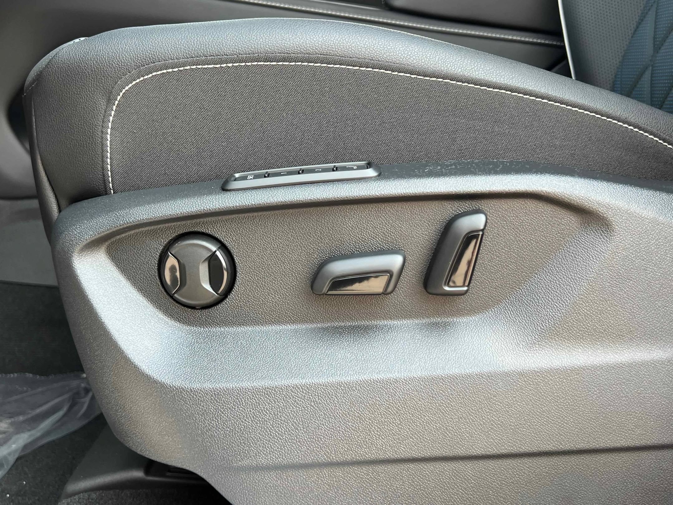 New 2026 Gray Volkswagen 2.0T SEL Premium R-Line image 20