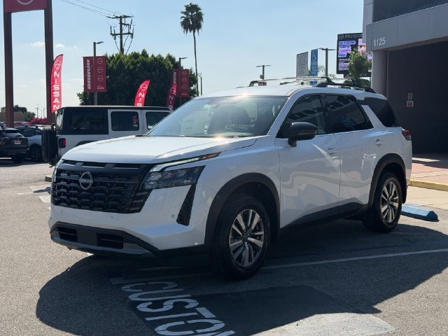 New 2026 White Nissan SL image 3