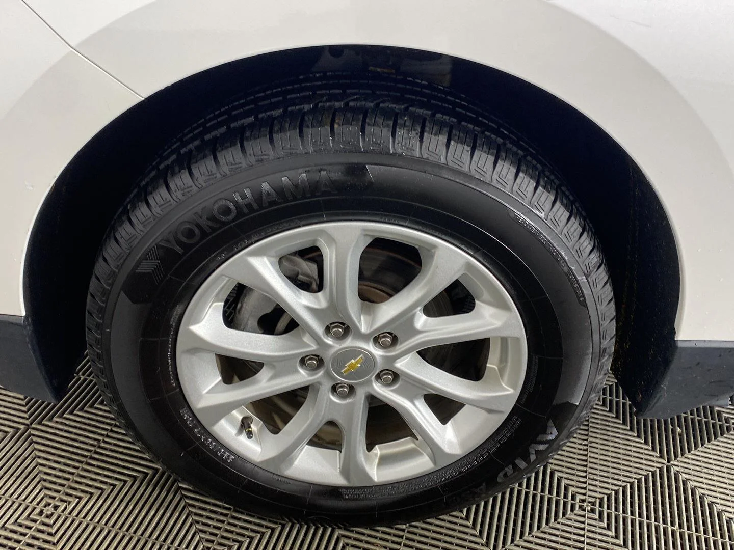 Used 2019 Iridescent Pearl Tricoat Chevrolet LT image 12