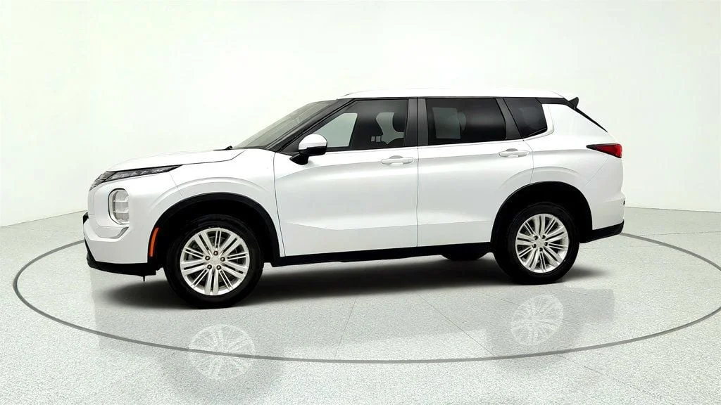 Used 2022 White Diamond Mitsubishi ES FWD image 8