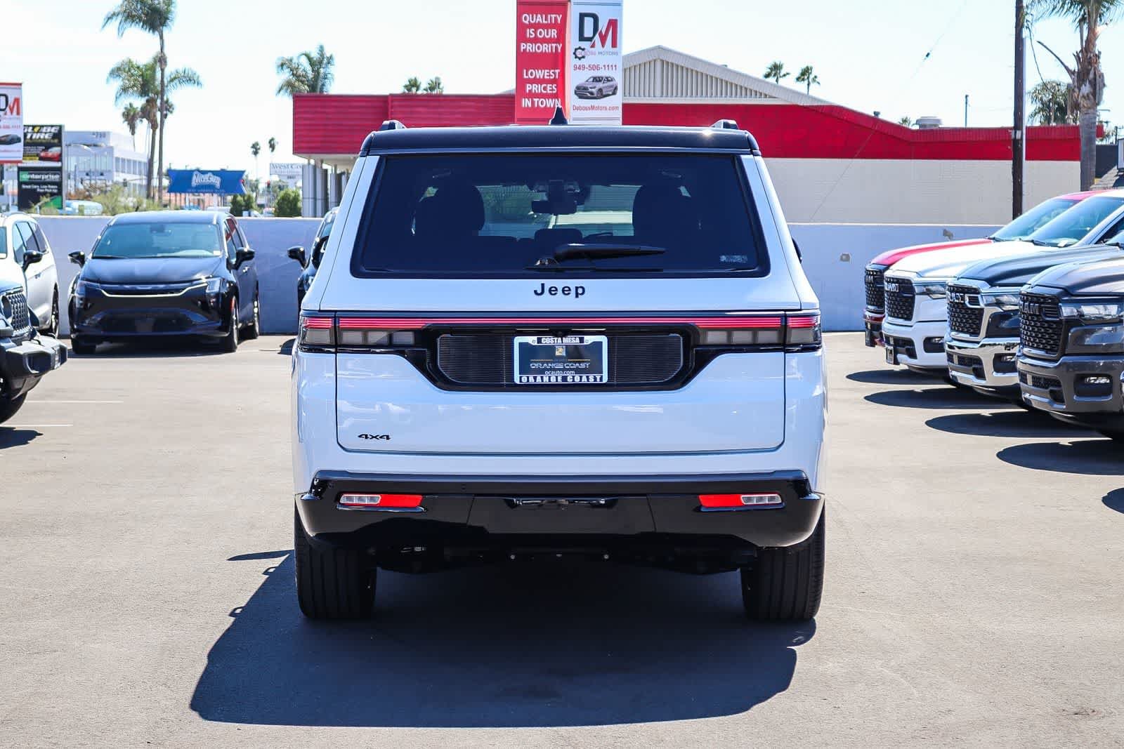 New 2026 Bright White Clear-Coat Exterior Paint Jeep Summit Reserve image 5