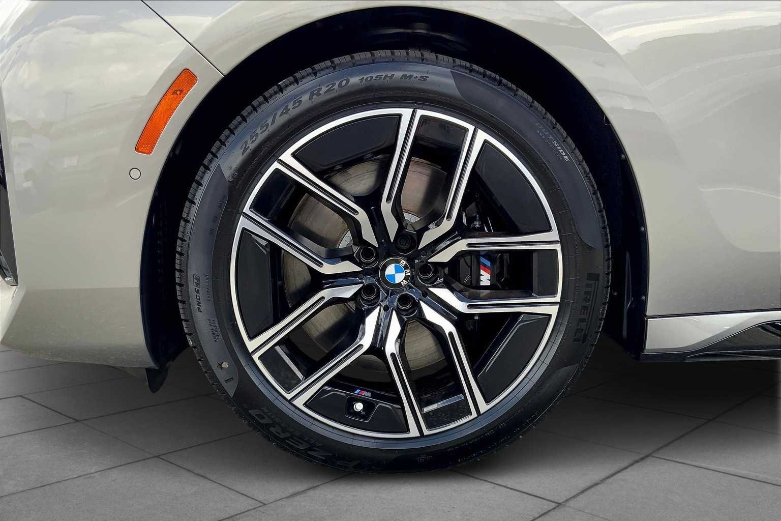 2025 BMW 7 Series 760i - Photo 11