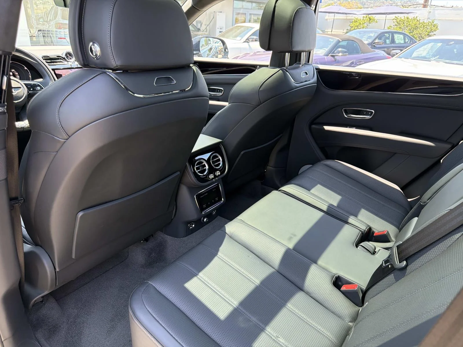 2024 Bentley Bentayga - Photo 11