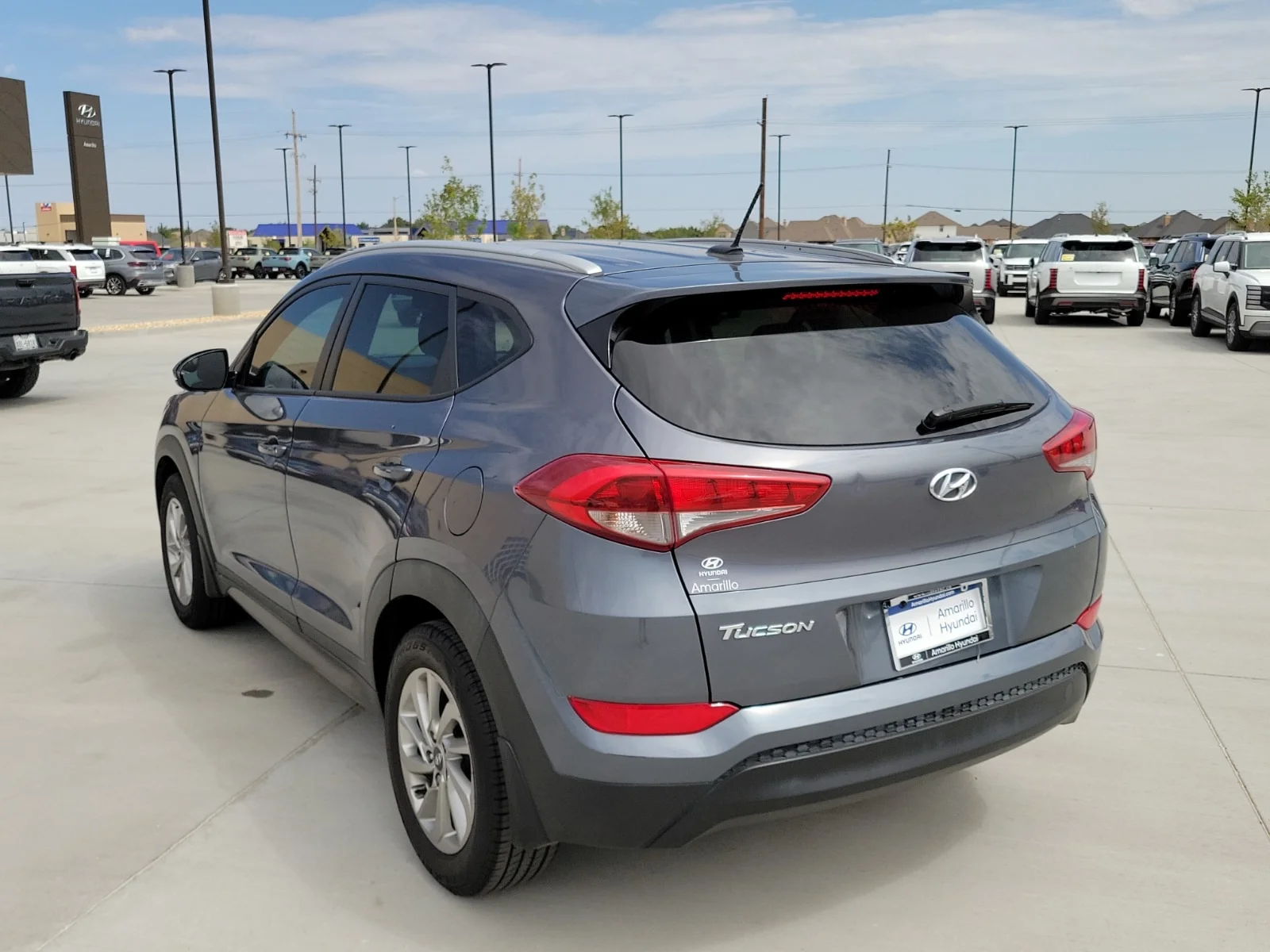 Used 2016 Coliseum Gray Hyundai SE image 3