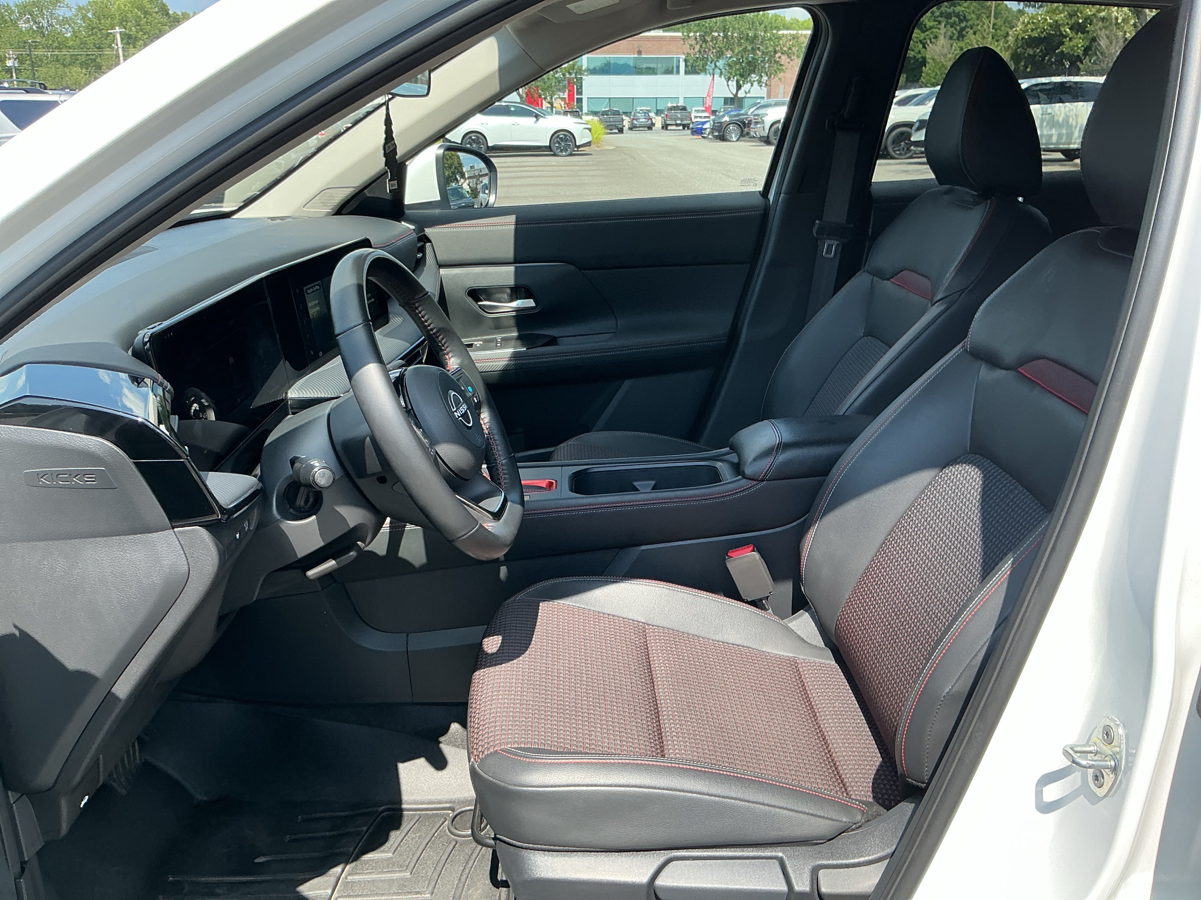 Used 2025 Aspen White Tricoat Nissan SR image 12