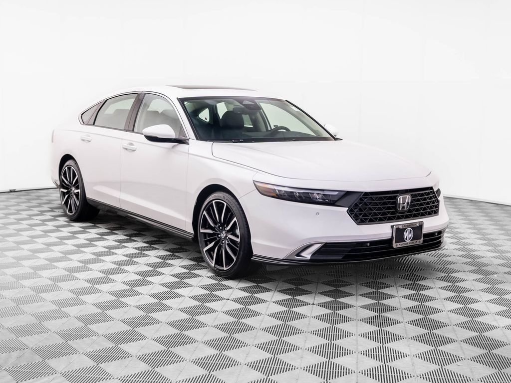 New 2026 Platinum White Pearl Honda Touring image 8
