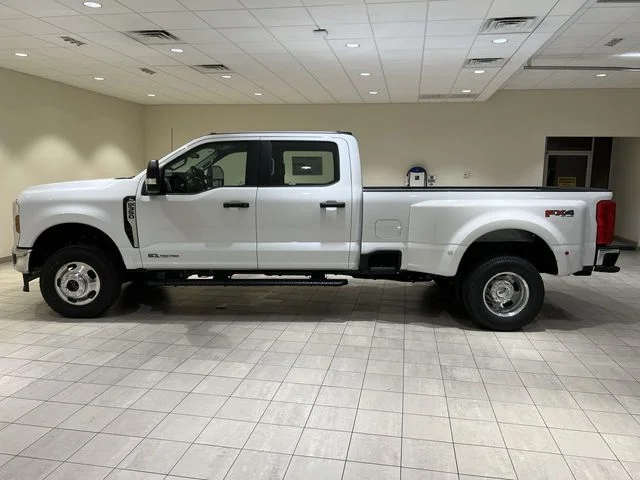 New 2026 Oxford White Ford F-350® XL image 30