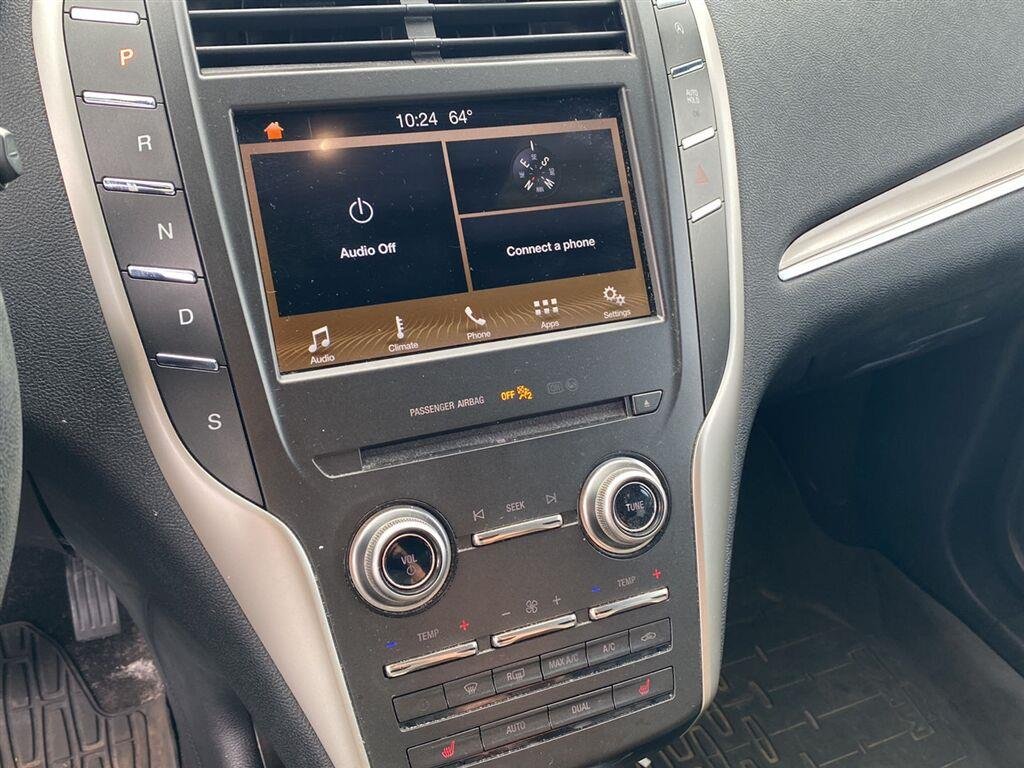 Used 2019 Infinite Black Lincoln Standard image 3