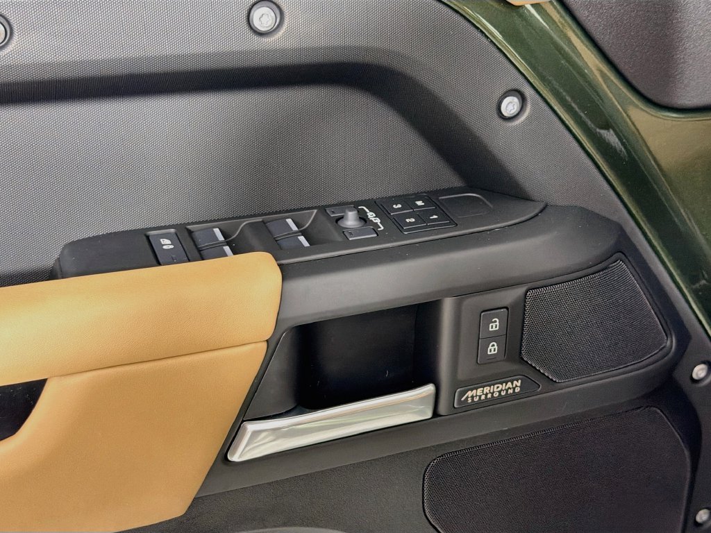 New 2026 Woolstone Green Land Rover X-Dynamic SE image 18