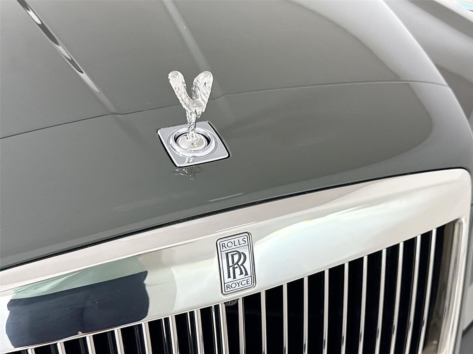 Used 2024 Silver Rolls-Royce  image 38
