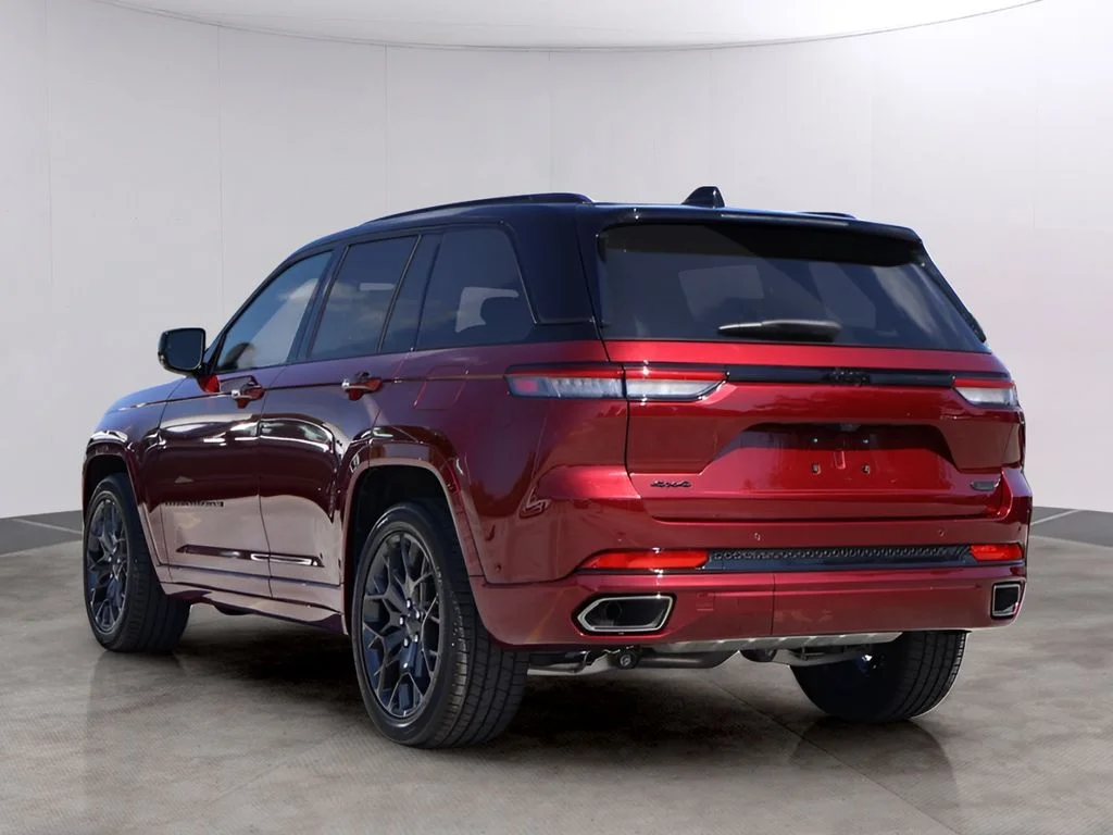 Used 2025 Velvet Jeep Summit image 5