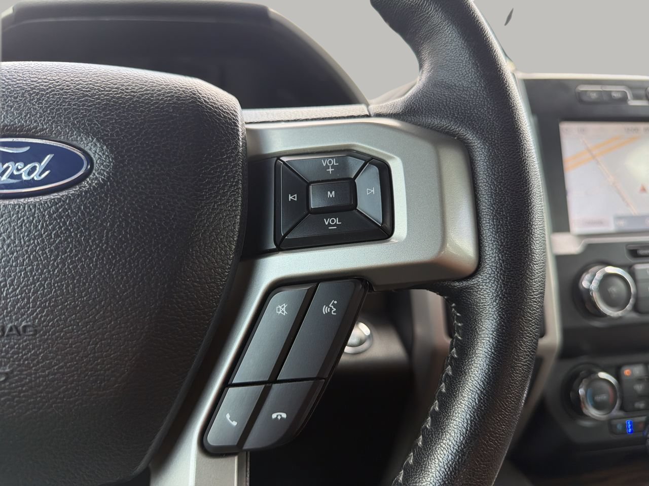 Used 2019 Magnetic Ford Lariat image 30
