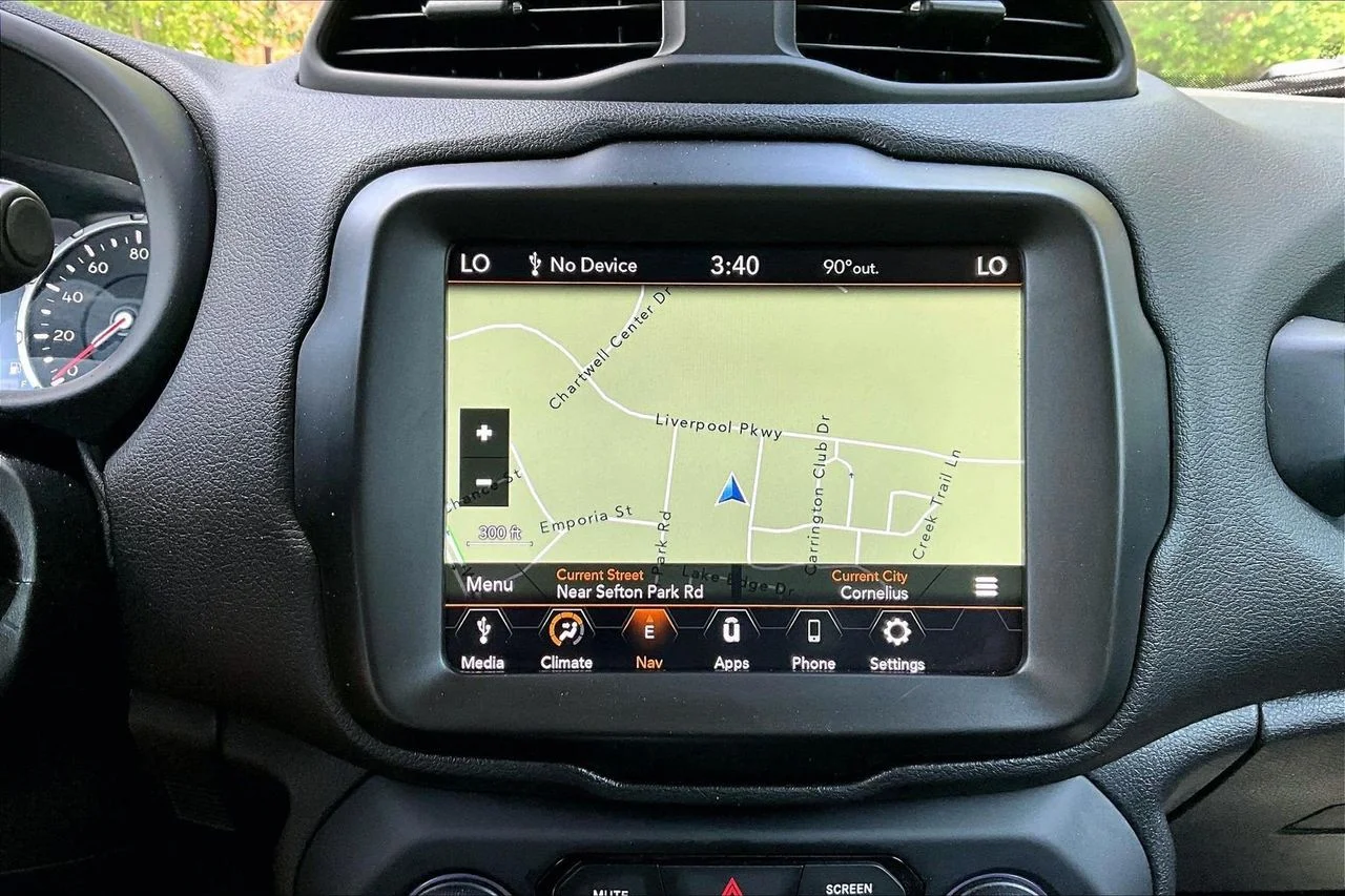 Used 2022 Black Jeep Latitude image 12