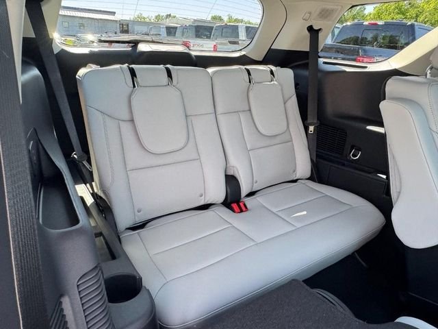 New 2026 Star White Metallic Tri-Coat Ford Platinum image 6
